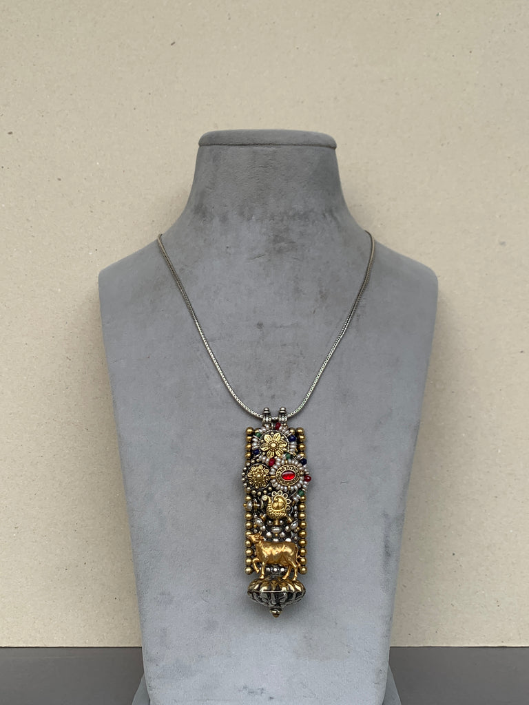 FS41  Maahru Silver Necklace