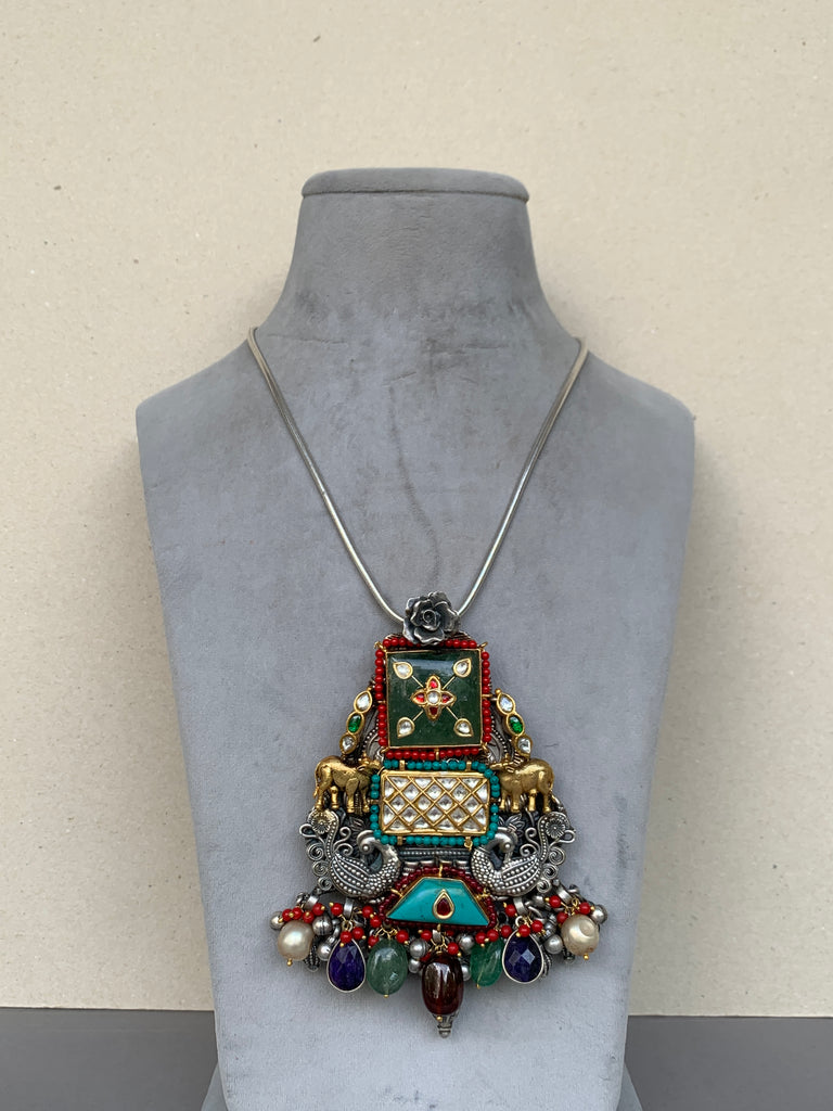 FS118  Maahru Silver Necklace