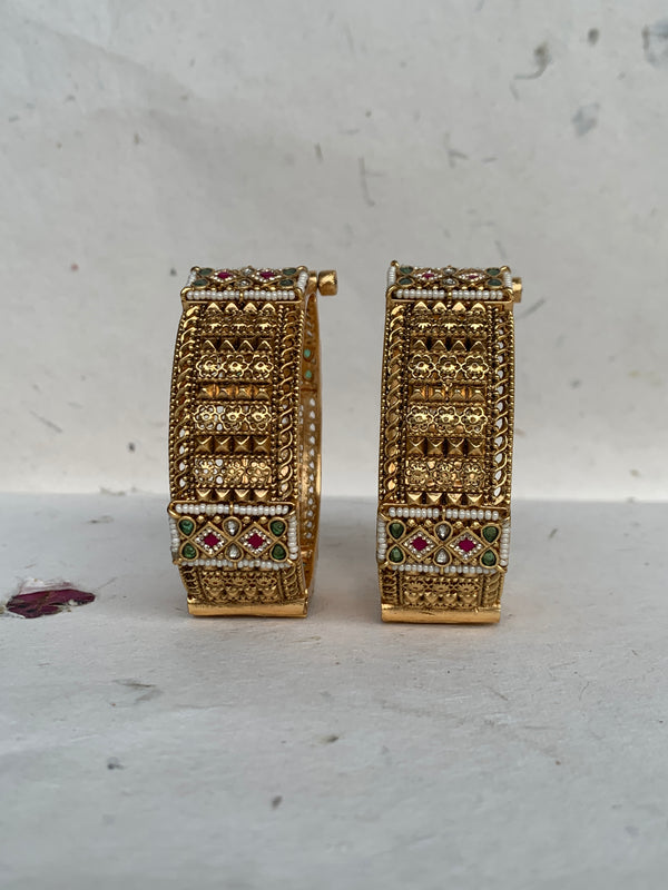 RM291 Antique Jadau Bangle