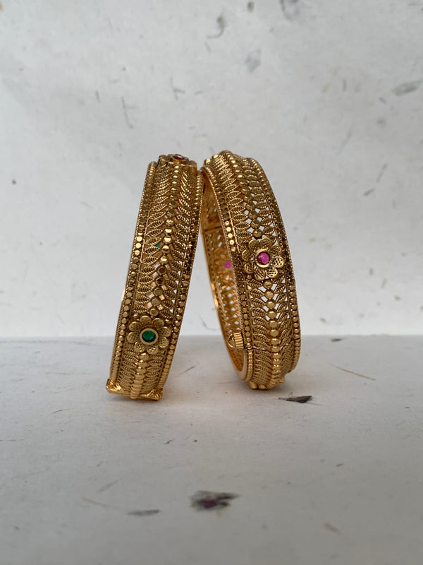 RM292 Antique Jadau Bangle