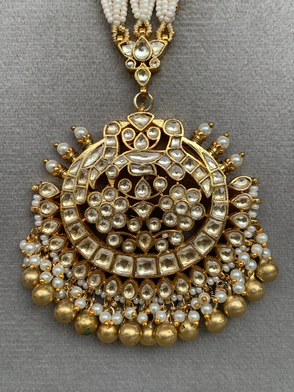 KK224 White Jadau Mangtikka