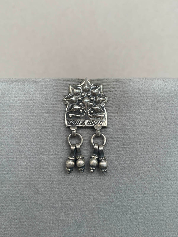 E1524  Maahru Silver Earrings