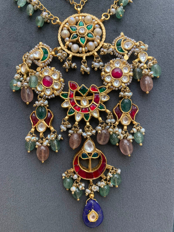 C1619  Heritage Antique Set