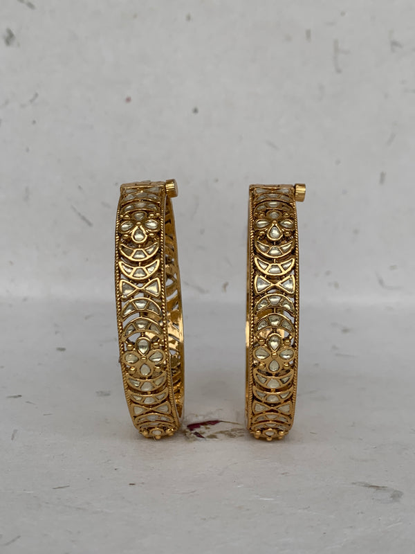 MB807 White Jadau Bangle