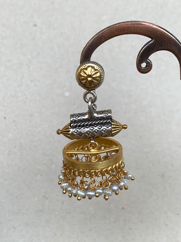 E1922  Maahru Silver Earrings