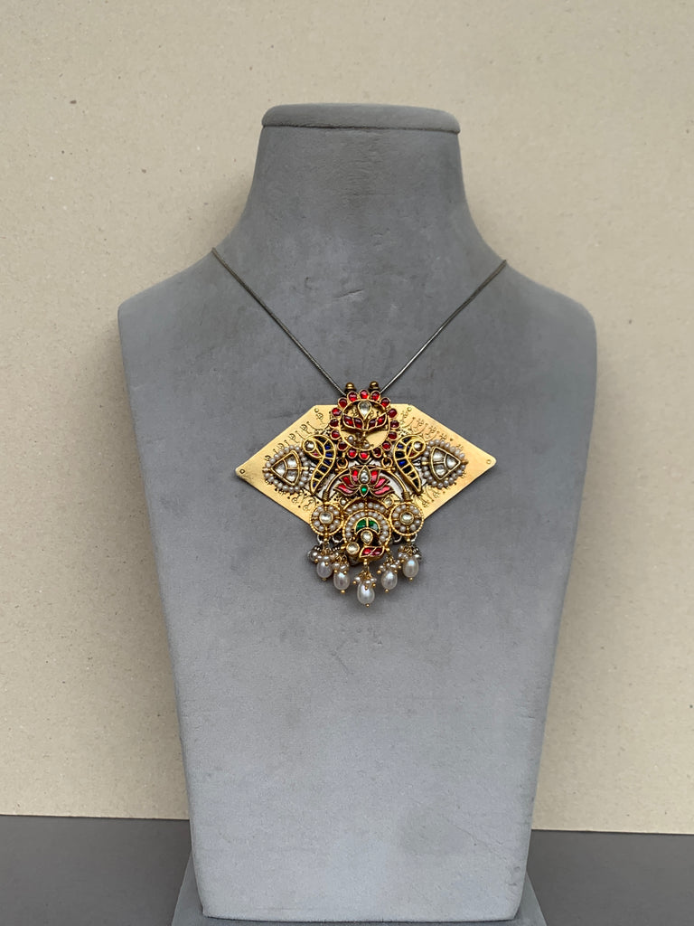 FS46 Maahru Silver Necklace