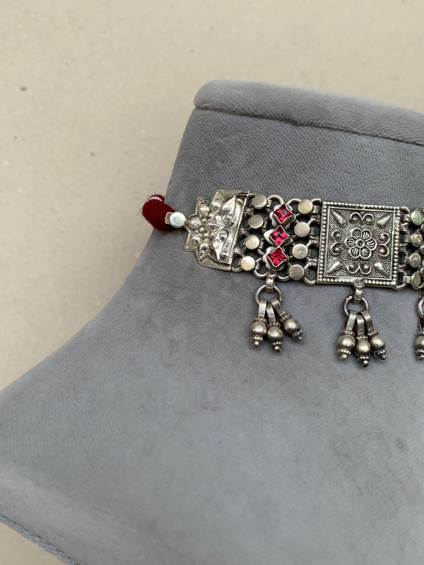 E1826 Maahru Silver Necklace