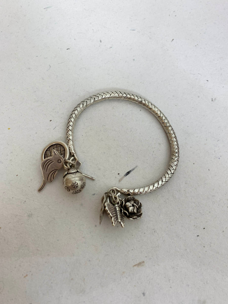 JB1025  Maahru Silver Bracelets