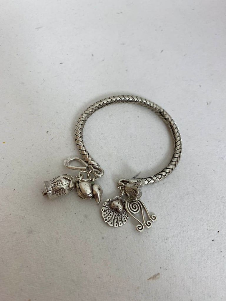 JB1027  Maahru Silver Bracelets