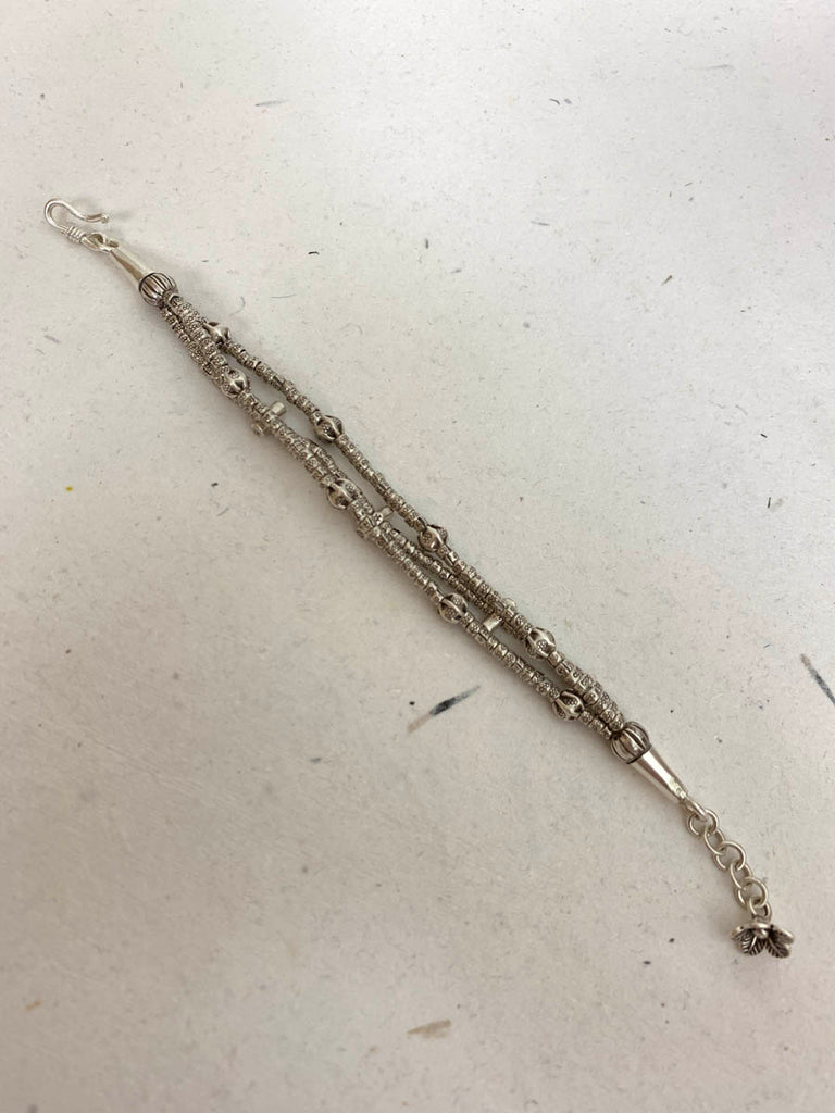 JB1029  Maahru Silver Bracelets