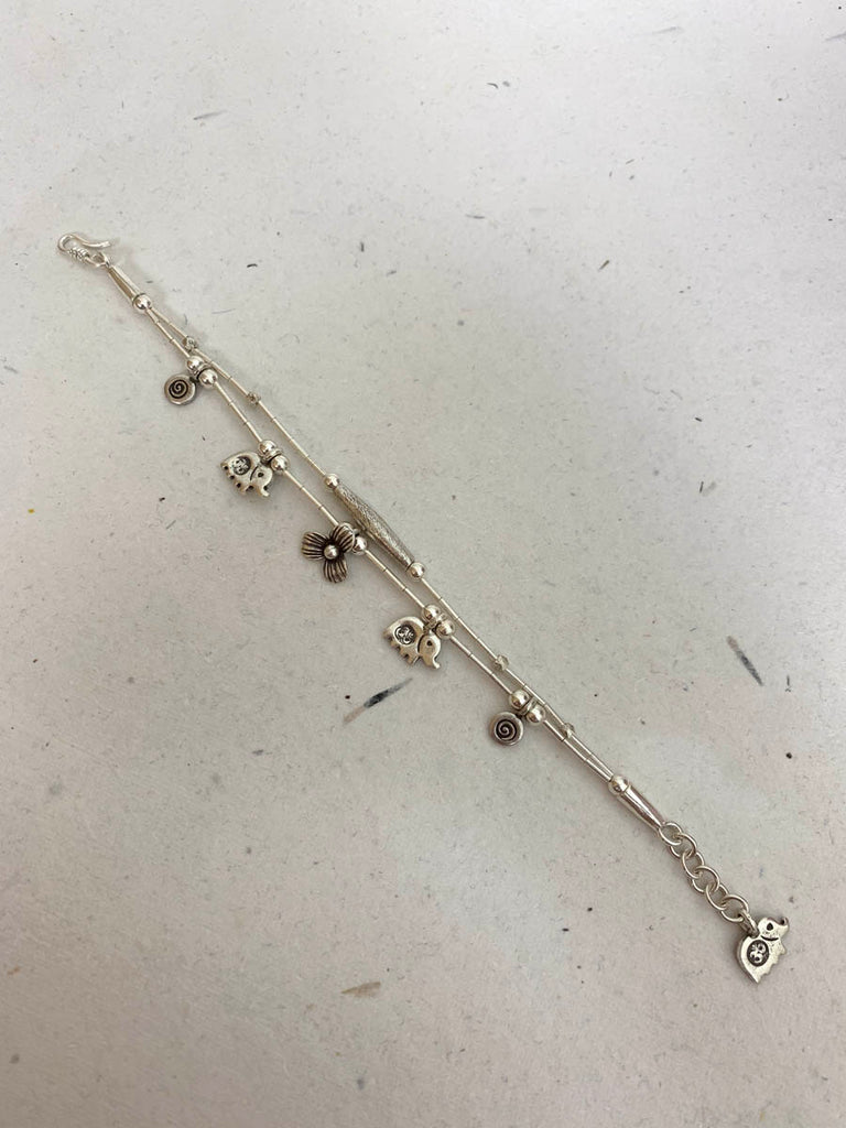 JB1031  Maahru Silver Bracelets