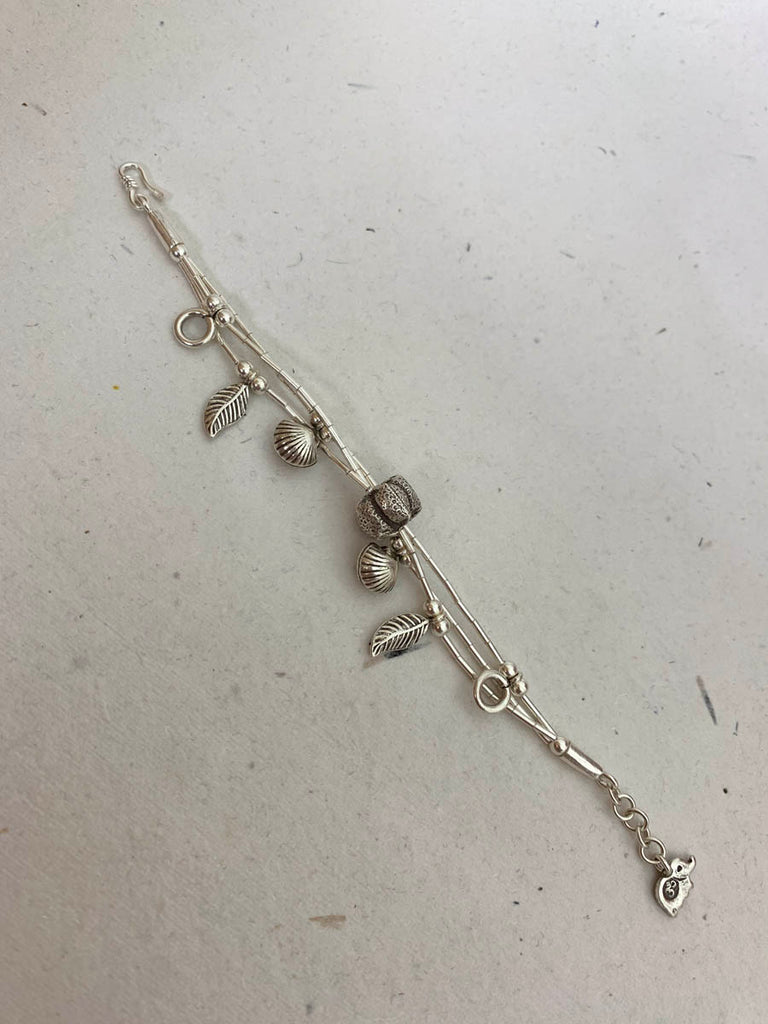 JB1032  Maahru Silver Bracelets