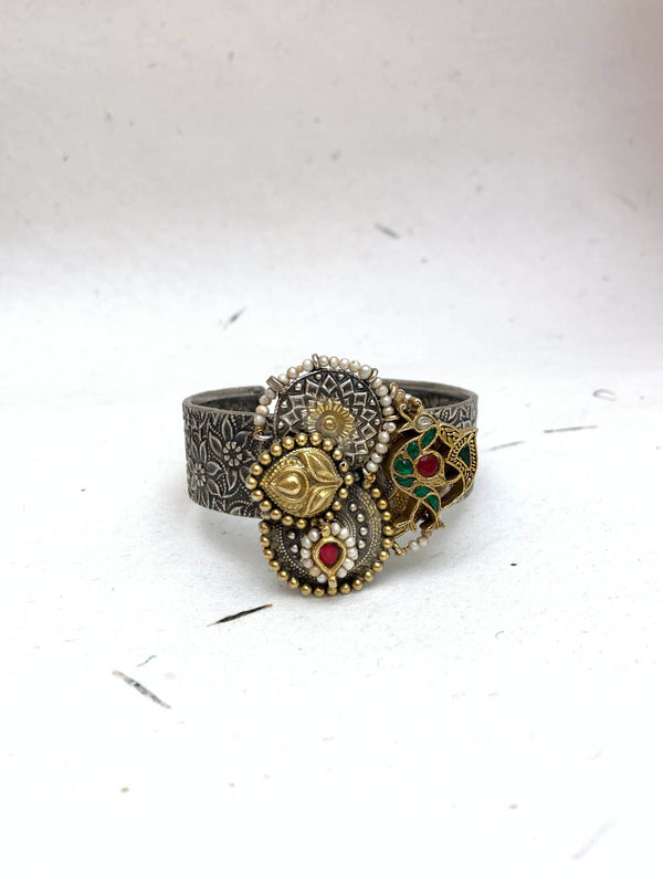 JB946  Maahru Silver Bracelets
