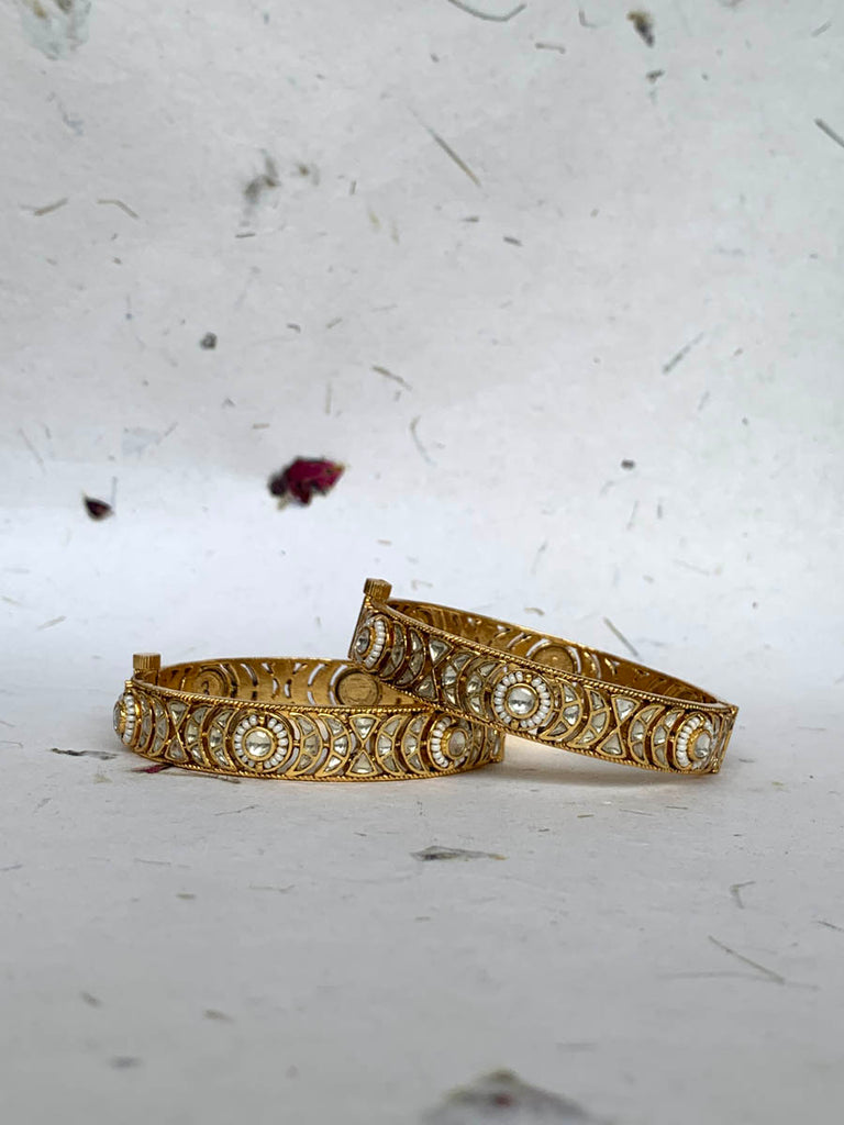 MB759 White Jadau Bangle