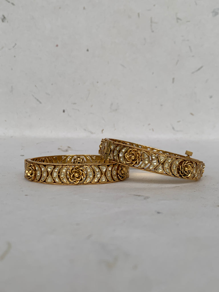 MB795 White Jadau Bangle
