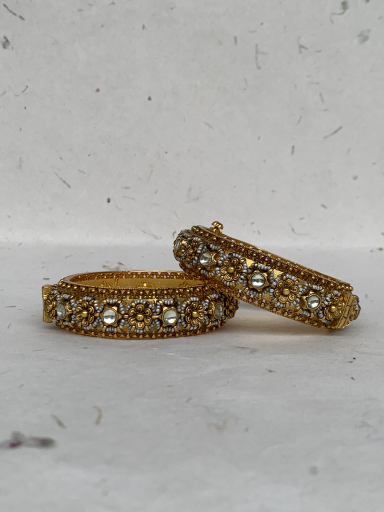 RH746 White Jadau Bangle