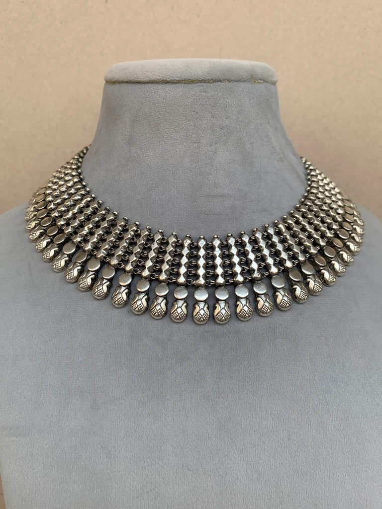 SM687 Maahru Silver Necklace