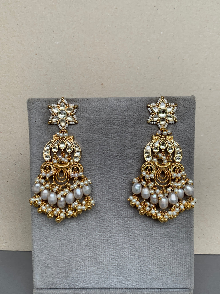 TN412W White Jadau Earrings