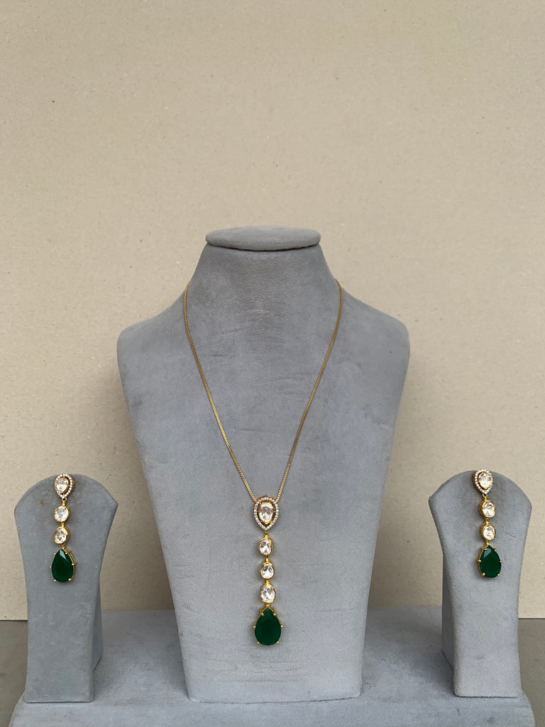 US71 Emerald Moissanite Set with Earrings